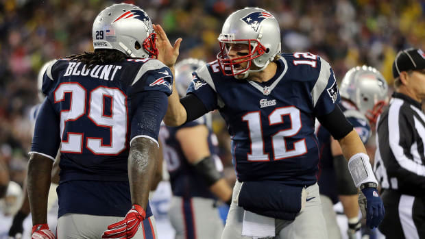 tom-brady-deflategate-football-measurements-science.jpg